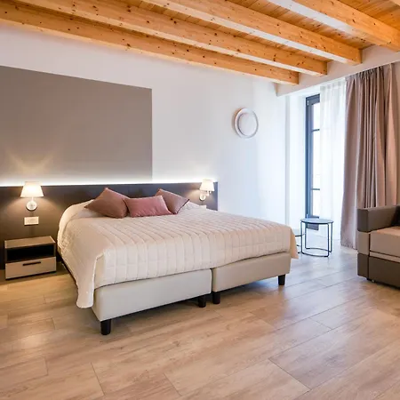 Bed & Breakfast Residenza Dipiu 3*