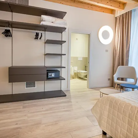 Residenza Dipiu Bed & Breakfast Salò